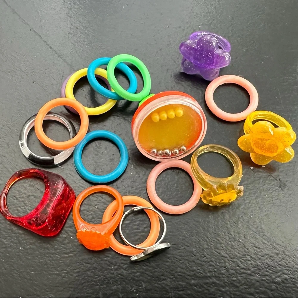 Colourful resin & rubber ring bundle - 17 unique pieces